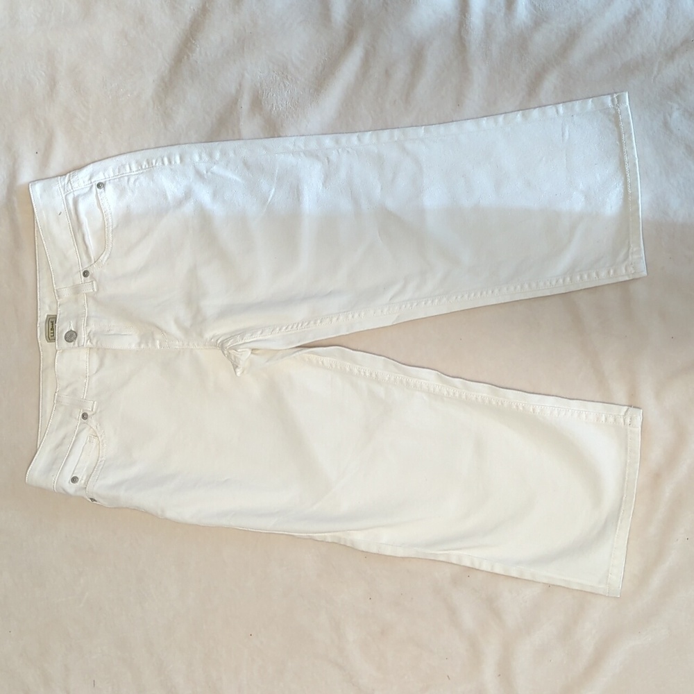 L.L Bean woman's white jean capris size 12 reg
